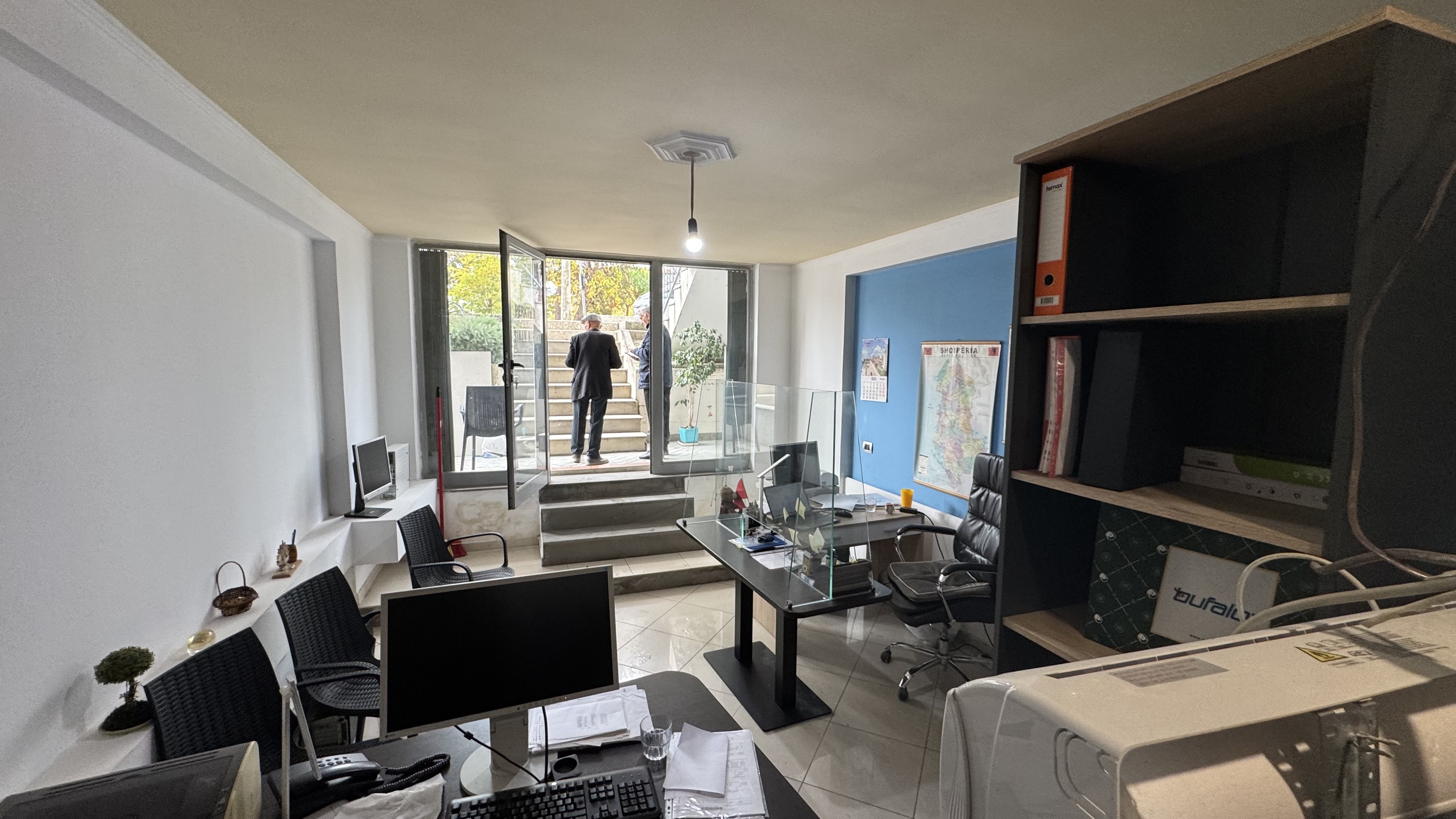 Business premises 34 m² for sale – near “Petro Marko” Theater, Vlorë