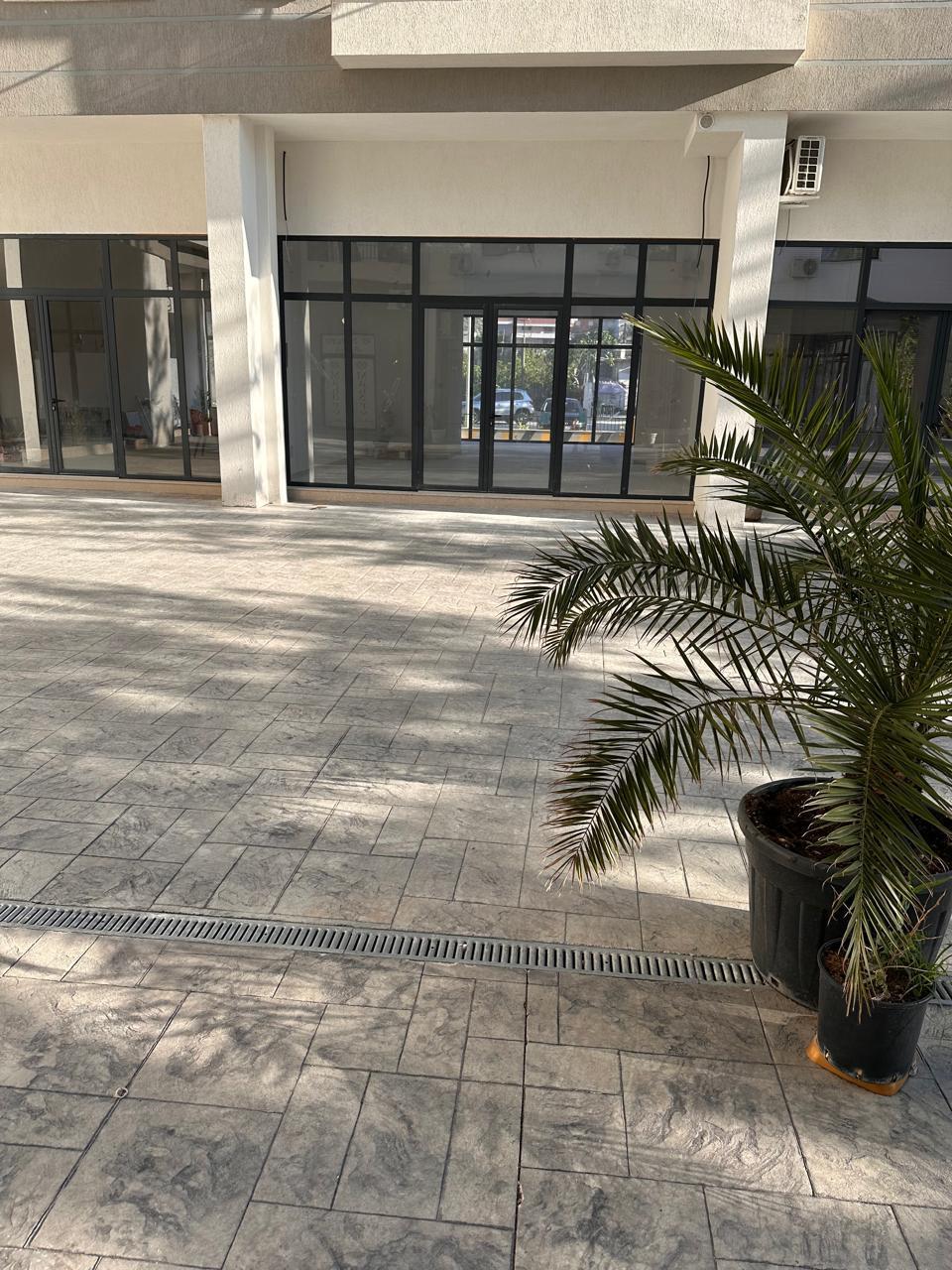 SERVICE UNIT FOR RENT – LUNGOMARE, VLORË