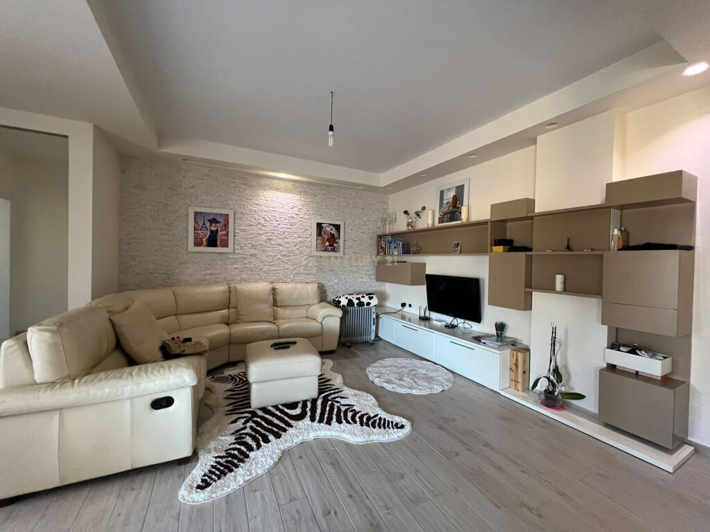 SUPER WOHNUNG 2+1+2 ZU VERKAUFEN, MIT GARAGE, IN ALBANO UND ROMINA IN VLORE