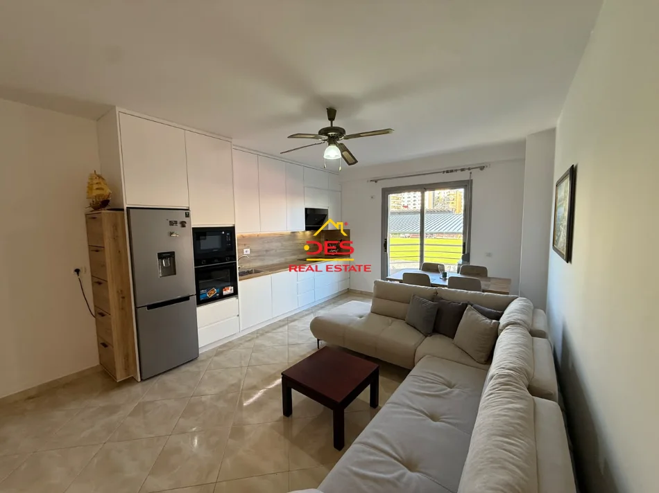 Vlore, jepet me qera apartament 2+1+Ballkon Kati 2, 130 m² 550 € (Bulevardi Ismail Qemali)