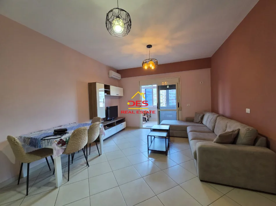 Vlore, jepet me qera apartament 2+1+Ballkon Kati 6, 120 m² 500 € (Rruga Fiqirete Musta)