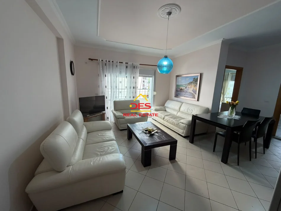 Vlore, shitet apartament 1+1+Ballkon Kati 5, 72 m² 155.000 € (Lungomare)