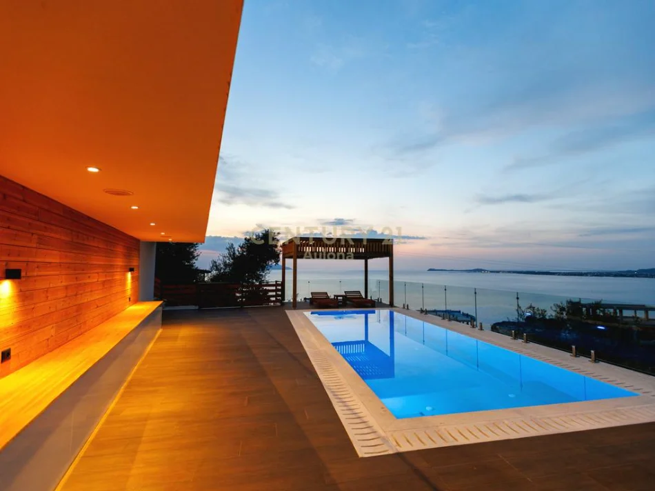 Vlore, jepet me qera Vile ne plazh Vile 2 Katshe Kati 2, 3.000 € (Lungomare 3)