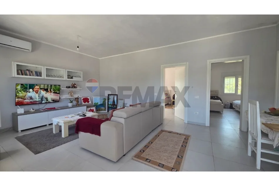Vlore, shitet shtepi 2+1 Kati 0, 327 m² 180.000 € (Rruga Andrea Varfi, Plazh I Vjeter, Vlore)