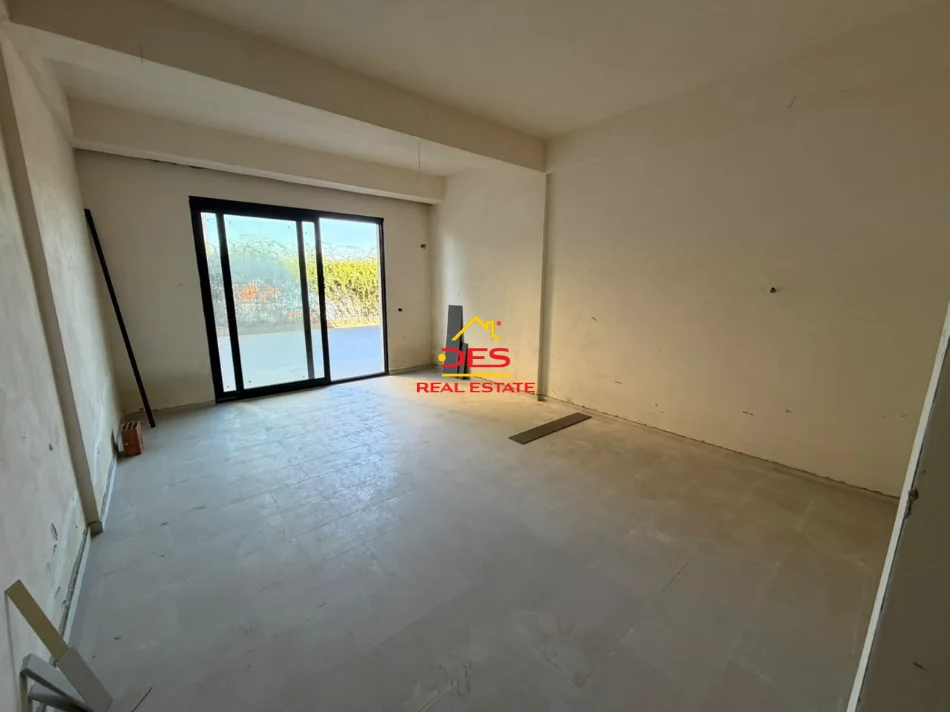 Vlore, shitet garsonier Kati 0, 57 m² (Rruga Dhimitër Konomi)