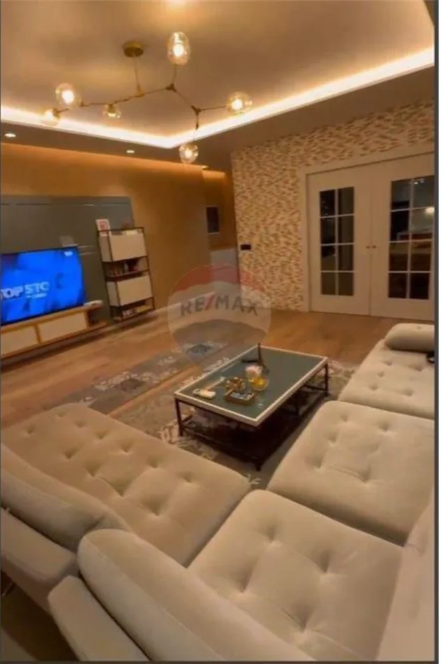 Vlore, shitet apartament duplex 3+1+Ballkon , 265 m² 350.000 € (Rruga Enver Jaho, Vlore)