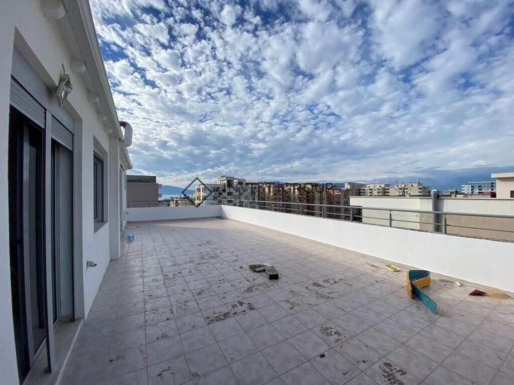 Penthouse 2+1+3 for Sale in Vlorë - 125000€ | 148